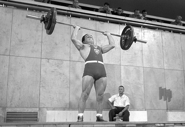 Photos Roger Rubini [Suisse] au tournoi de poids et haltères, photographie, 1952.
