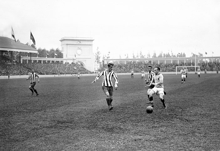 Photos Match de football. France-Tchécoslovaquie (1-4), photographie anonyme, 1920.

