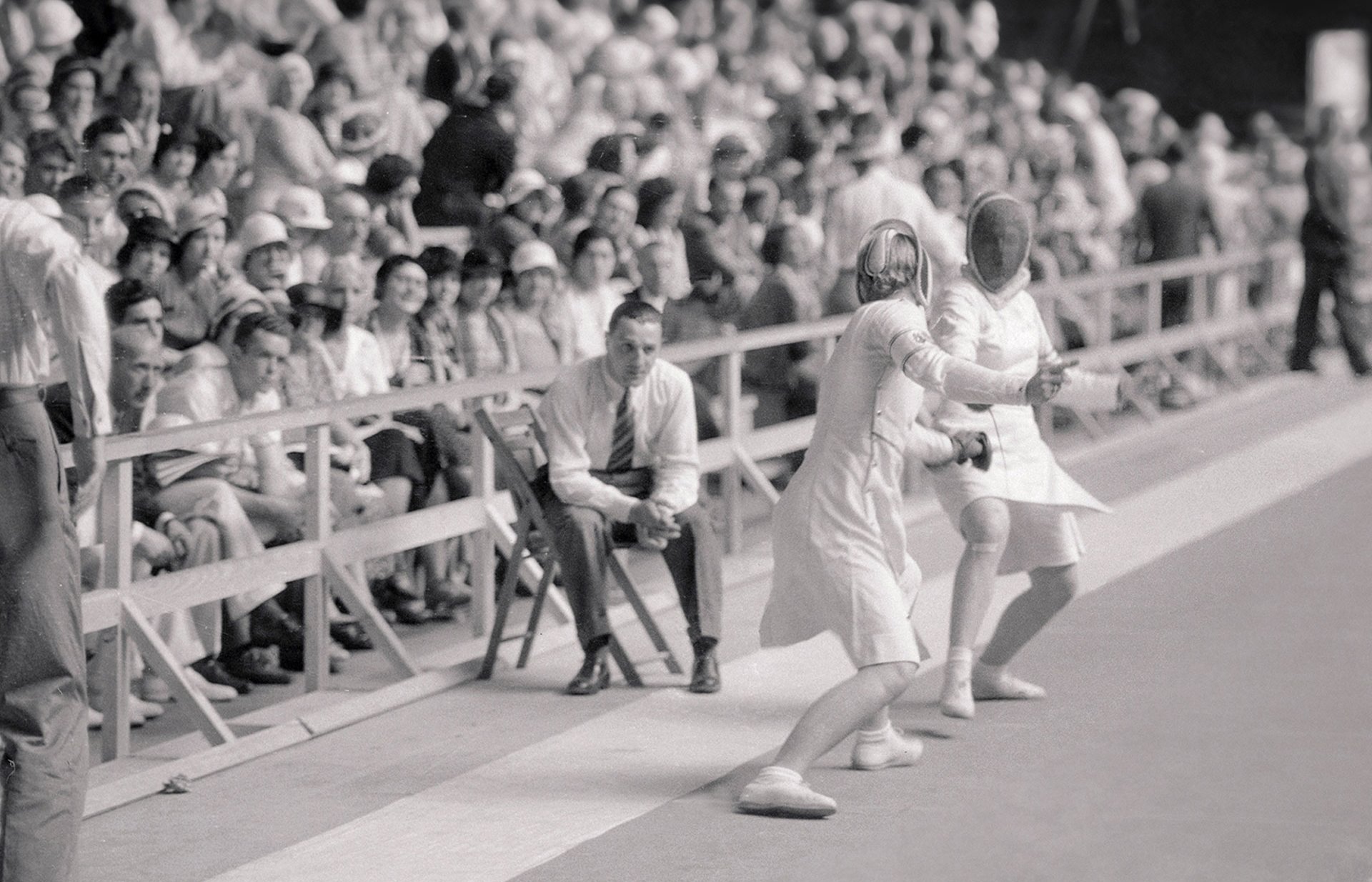 Photos Match d’escrime. Judy Guinness [États-Unis] contre Ellen Preis [Autriche], photographie, 1932.
