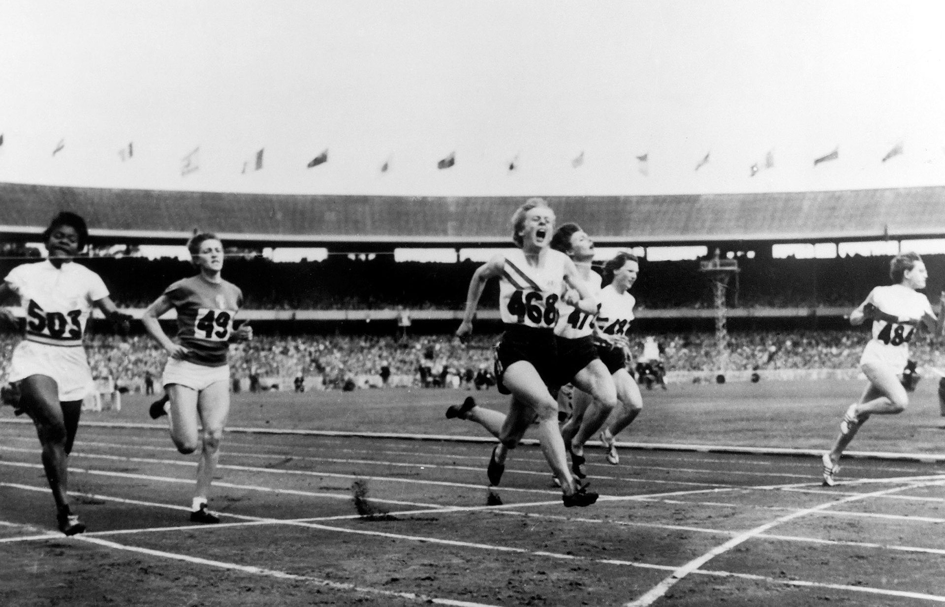 Photos Betty Cuthbert [Australie], vainqueure du 100 mètres, photographie, 1956.
