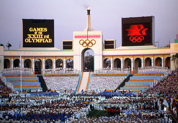 La cérémonie d’ouverture dans le stade olympique, photographie de Kit Houghton, 1984.