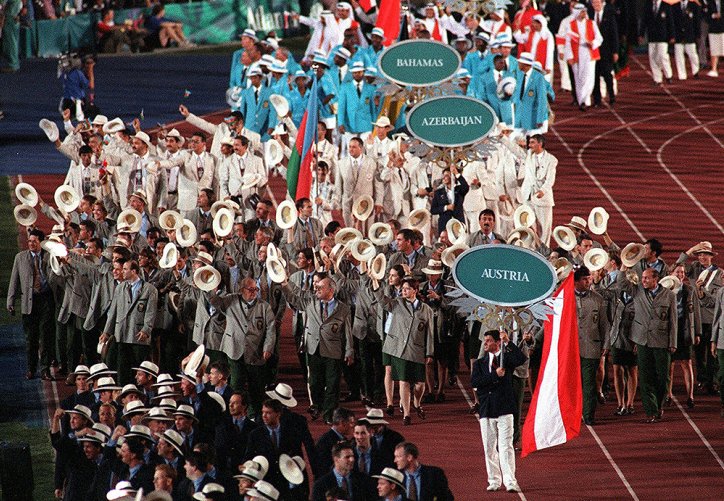 Le défilé des nations lors de la cérémonie d’ouverture, photographie anonyme, 1996.