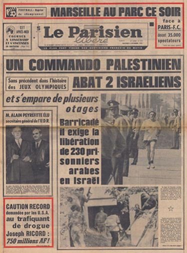 Photos « Un commando palestinien abat deux Israéliens et s’empare de plusieurs otages », couverture de presse in Le Parisien libéré, 1972.
