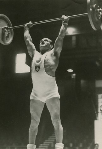 Richard Rieder [Suisse] au tournoi de poids et haltères en catégorie plume, photographie de presse, 1948.
