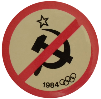 « Boycott russe des Jeux Olympiques de Los Angeles », pin’s, 1984.
