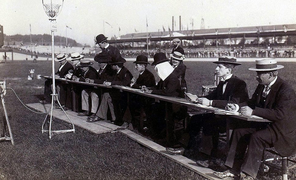 Photos La table des pointeurs, photographie de Jules Beau, 1900.
