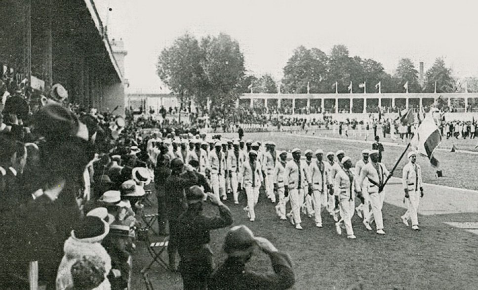 Photos L’équipe française portant le béret à cocarde tricolore, photographie de presse, 1920.
