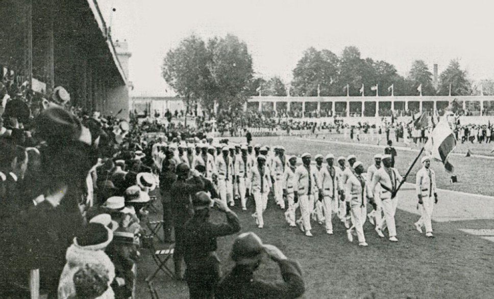 Photos L’équipe française portant le béret à cocarde tricolore, photographie de presse, 1920.