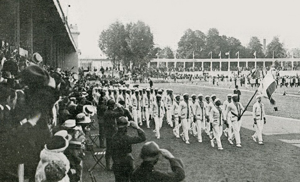 Photos L’équipe française portant le béret à cocarde tricolore, photographie de presse, 1920.
