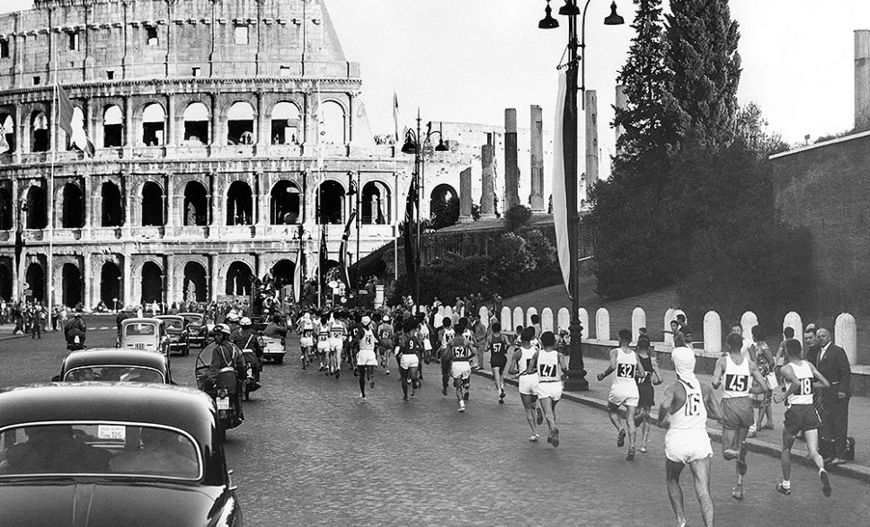 Photos L’épreuve du marathon dans les rues de Rome, photographie, 1960.
