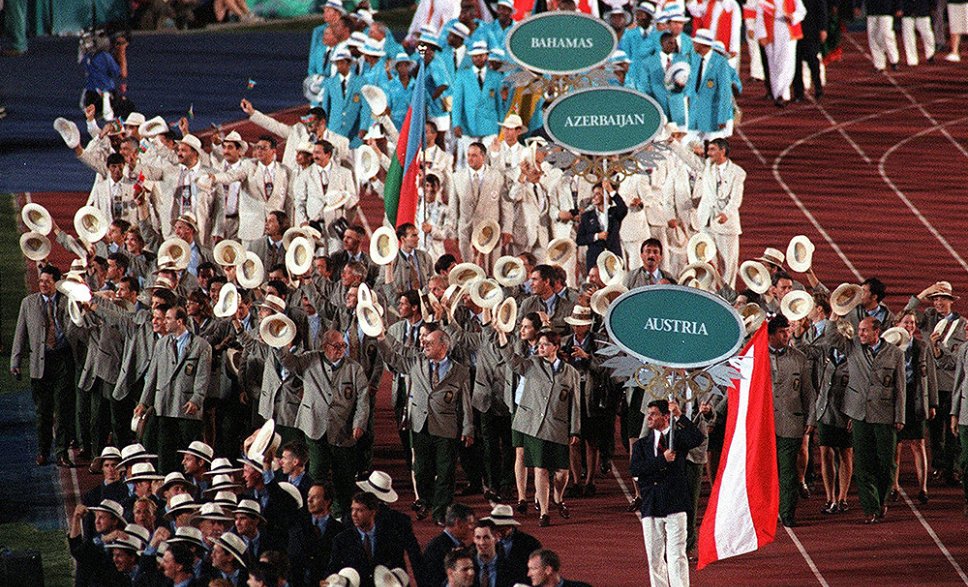 Photos Le défilé des nations lors de la cérémonie d’ouverture, photographie anonyme, 1996.
