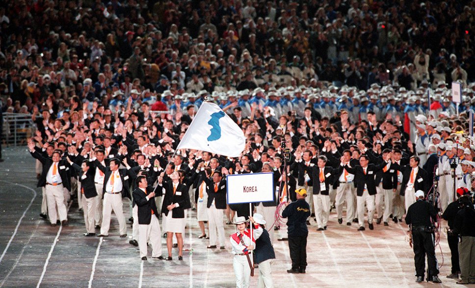 Photos Les Corée du Nord et du Sud défilant unies à la cérémonie d’ouverture, photographie, 2000.
