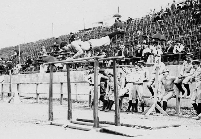 Photos Barres parallèles, photographie anonyme, 1904.