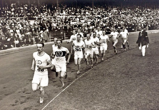 Photos Finale hommes du 1.500 mètres, photographie de Bob Thomas, 1912.
